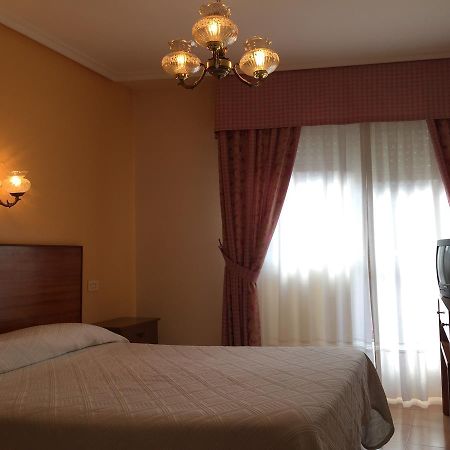 Hotel Restaurante Derby Carballino Kültér fotó