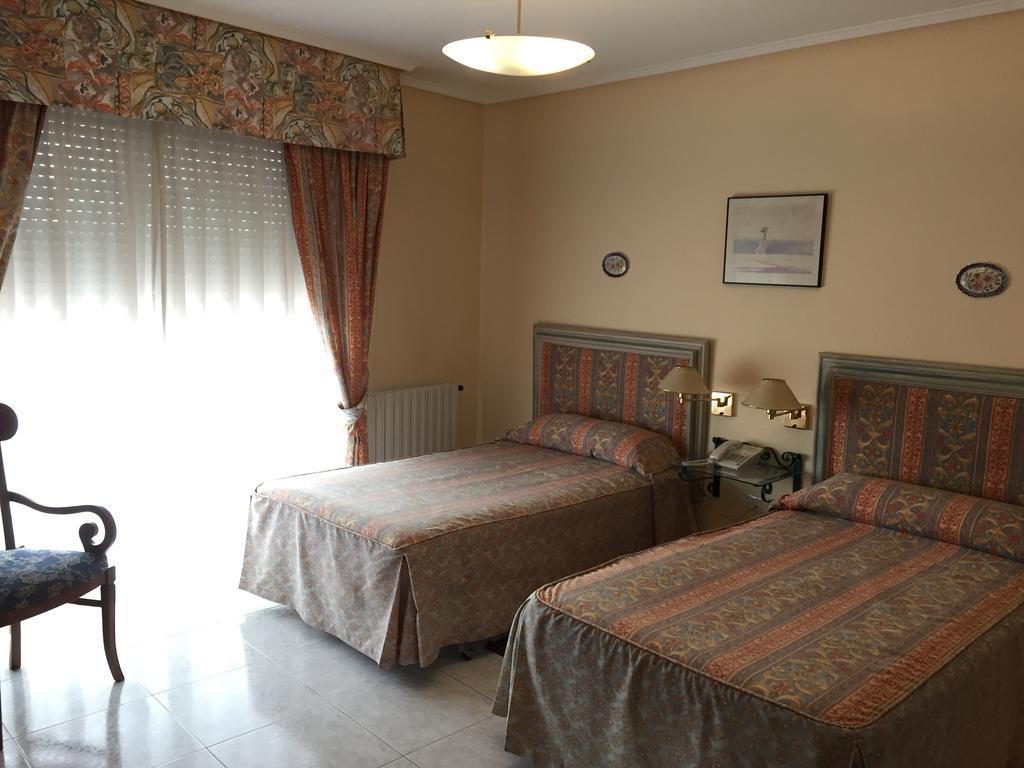 Hotel Restaurante Derby Carballino Kültér fotó
