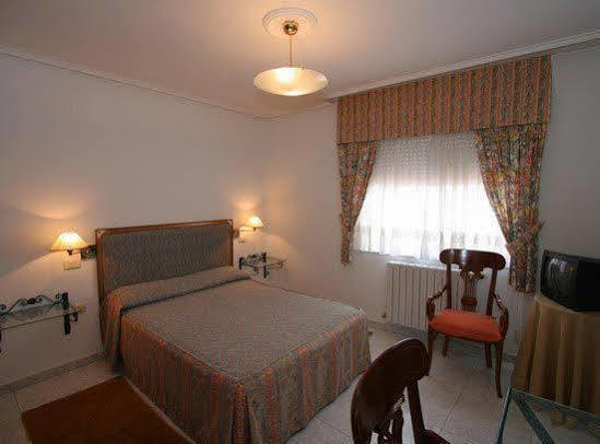 Hotel Restaurante Derby Carballino Kültér fotó