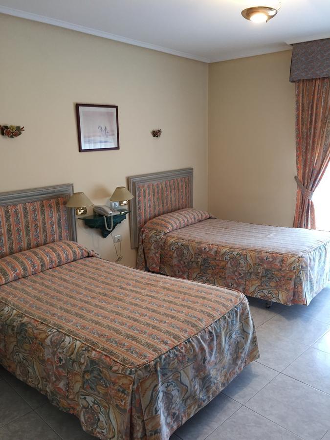 Hotel Restaurante Derby Carballino Kültér fotó