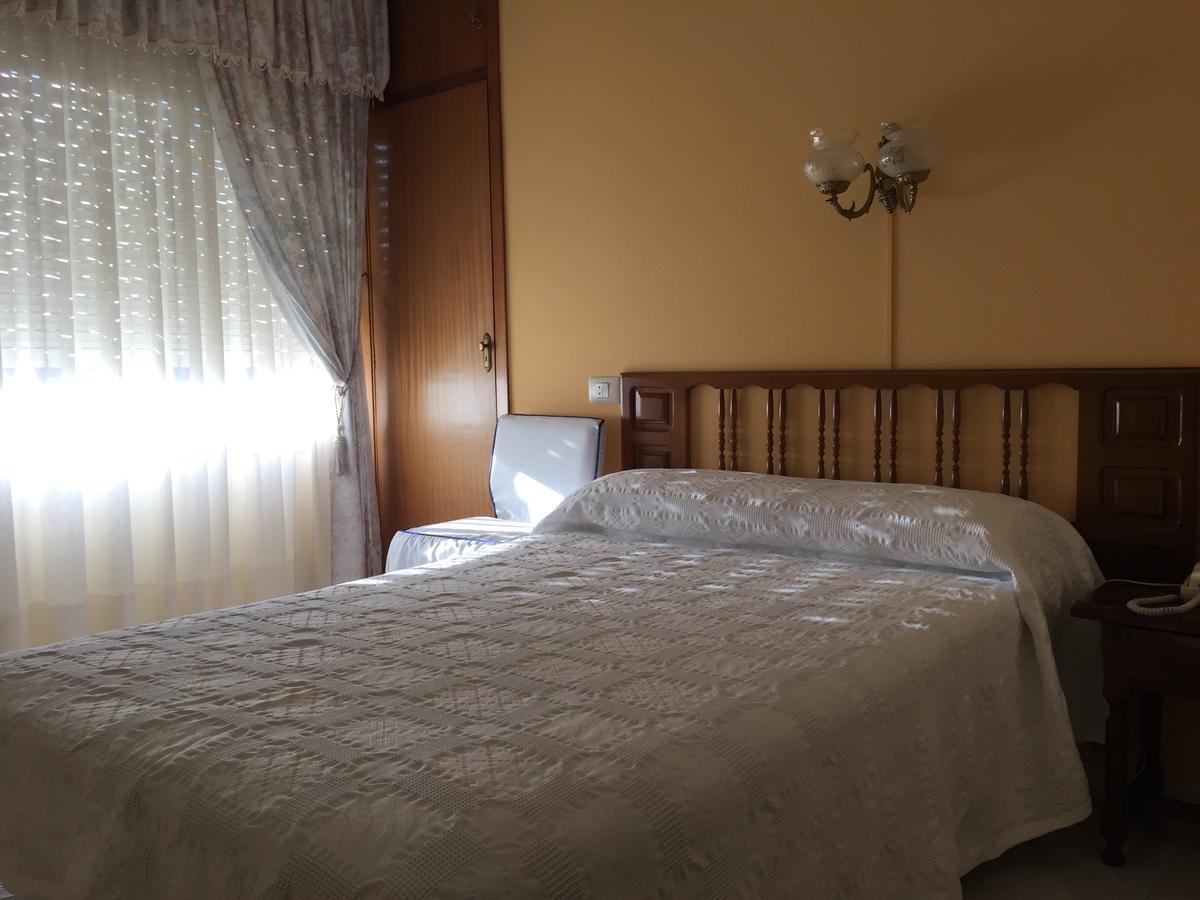 Hotel Restaurante Derby Carballino Kültér fotó
