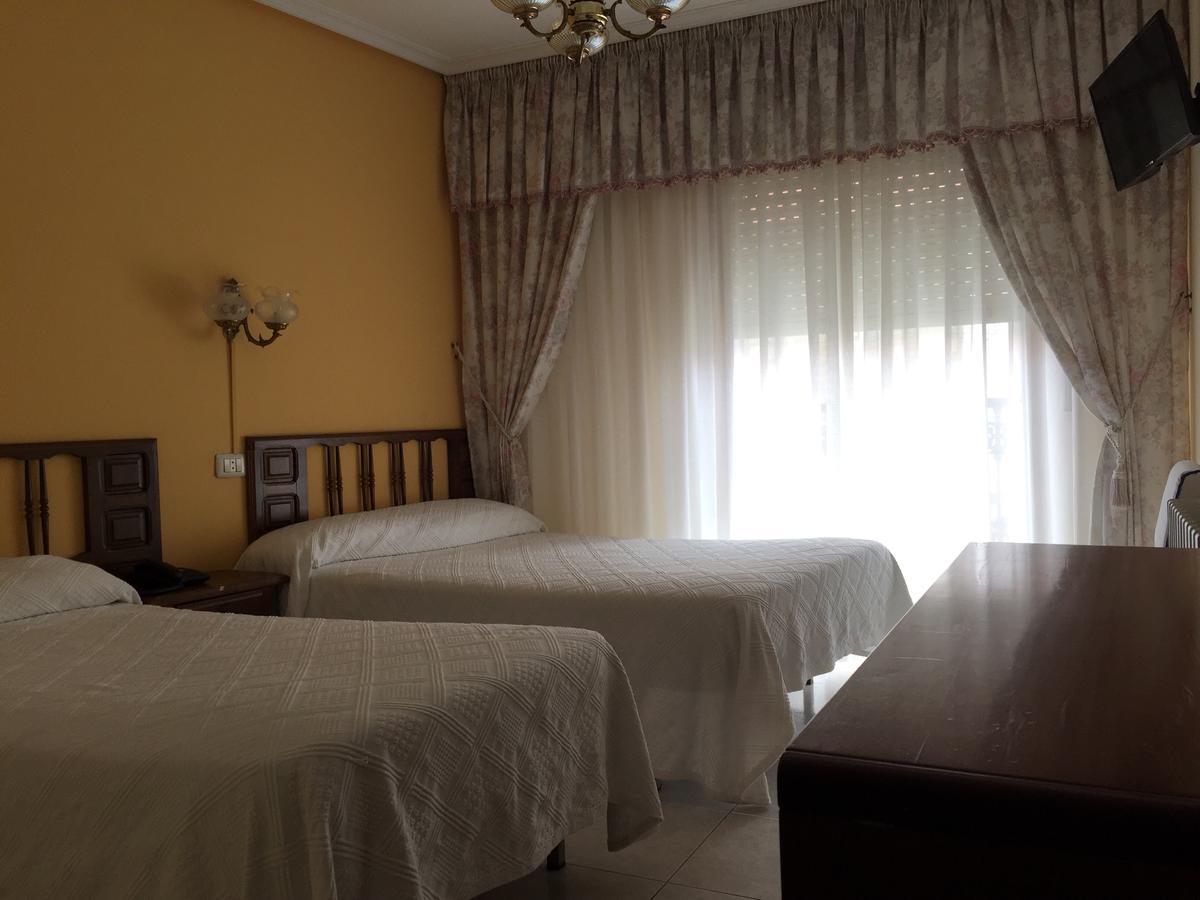 Hotel Restaurante Derby Carballino Kültér fotó