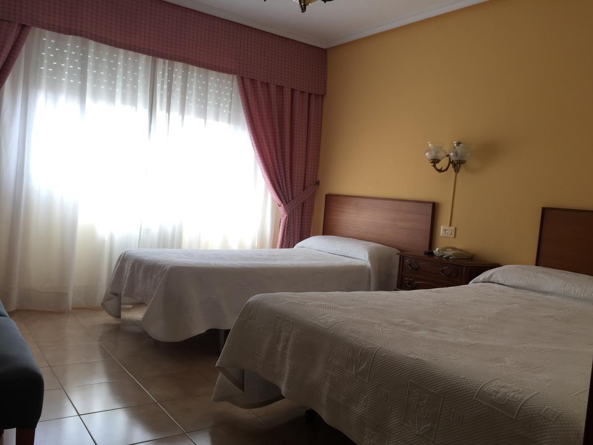 Hotel Restaurante Derby Carballino Kültér fotó
