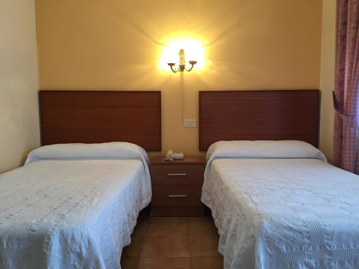 Hotel Restaurante Derby Carballino Kültér fotó