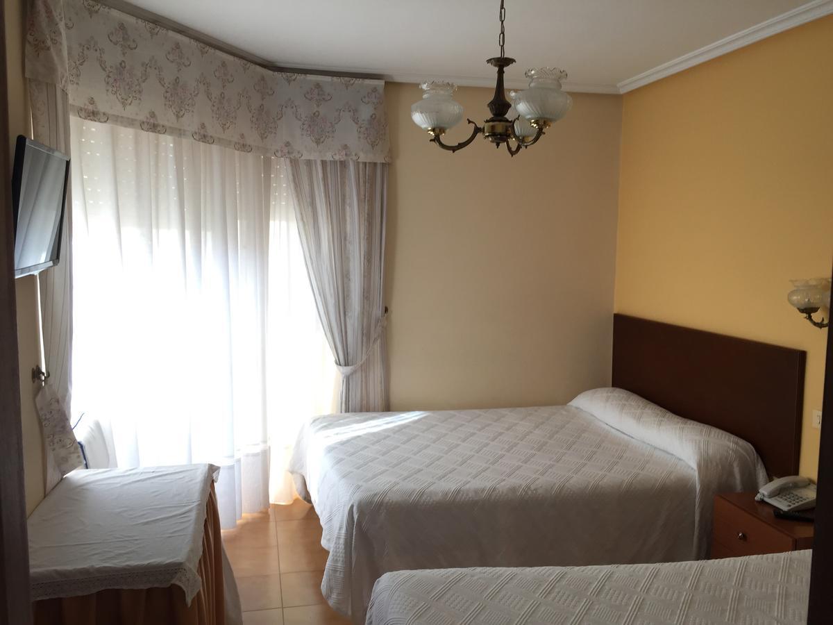 Hotel Restaurante Derby Carballino Kültér fotó
