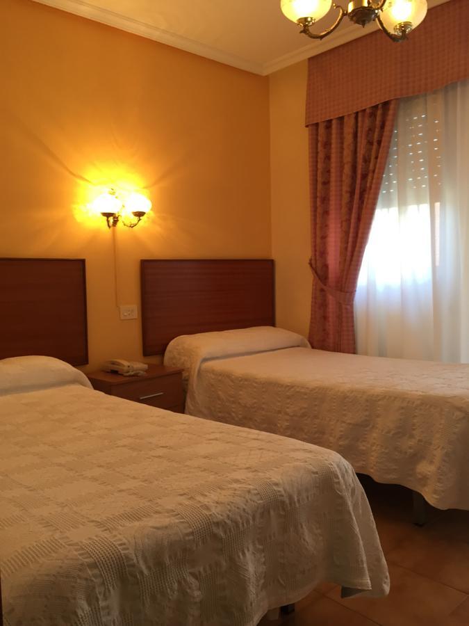 Hotel Restaurante Derby Carballino Kültér fotó